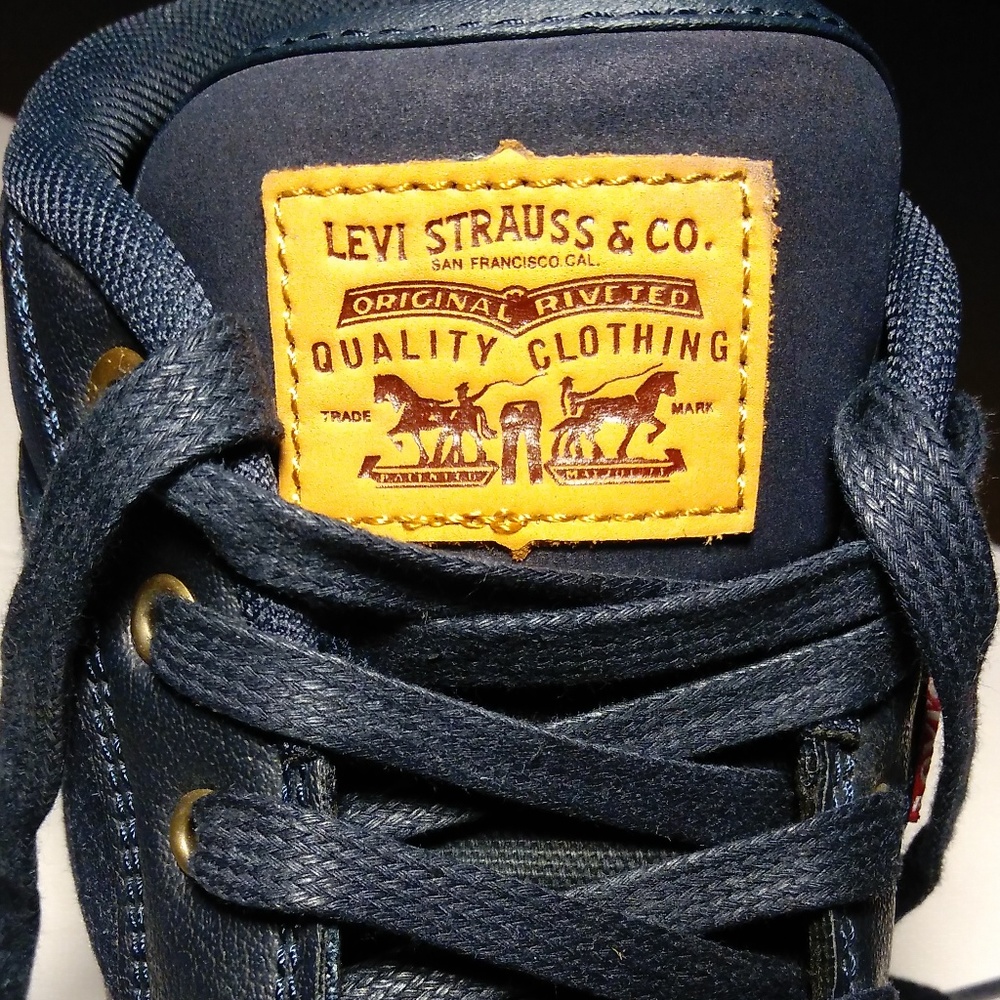 LEVI'S HIGH TOP SNEAKERS